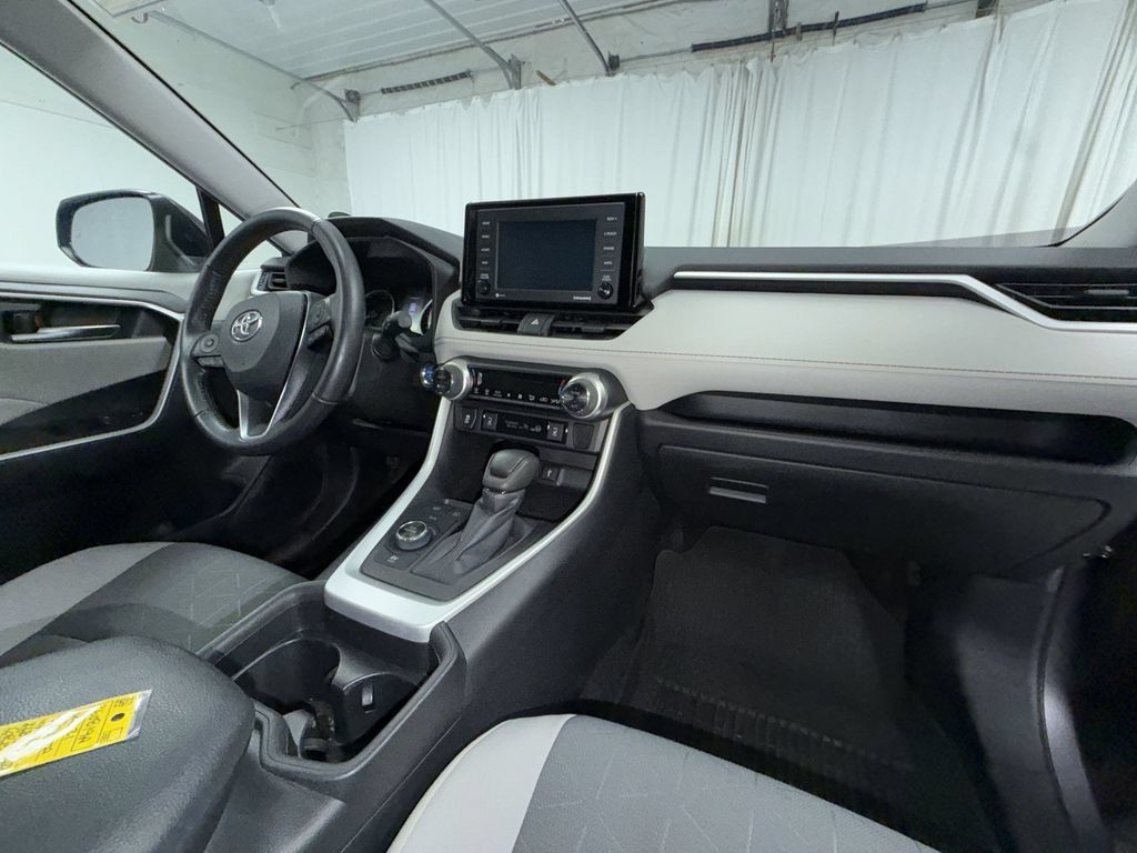 Used 2021 Toyota RAV4 XLE w/ Convenience Package AWD/4WD image 19