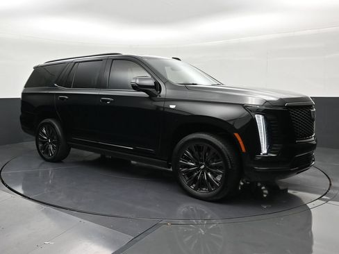 Used 2025 Cadillac Escalade Sport w/ LPO, ONYX Package AWD/4WD image 7