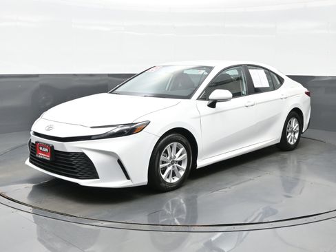 Used 2025 Toyota Camry LE FWD image 2