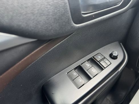 Used 2019 Toyota Highlander XLE image 19