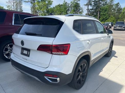 Used 2022 Volkswagen Taos SEL image 9