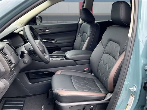 New 2026 Nissan Pathfinder Platinum w/ Cargo Package image 7