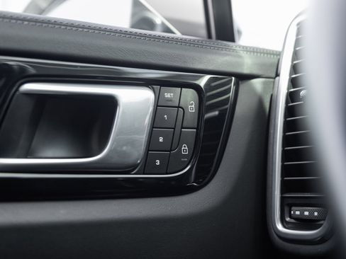 Certified 2023 Porsche Cayenne image 18