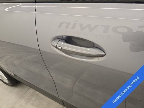 Used 2023 Chevrolet Bolt EUV LT w/ Comfort Package FWD image 8