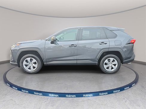 Used 2022 Toyota RAV4 LE image 9