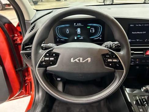 Used 2023 Kia Niro LX FWD image 17