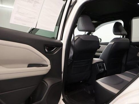 Certified 2025 Subaru Forester Limited image 27