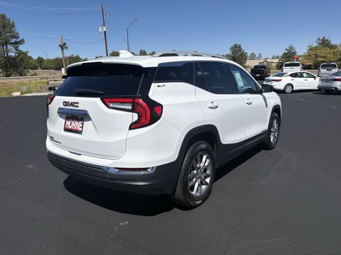Used 2024 GMC Terrain SLT FWD image 6