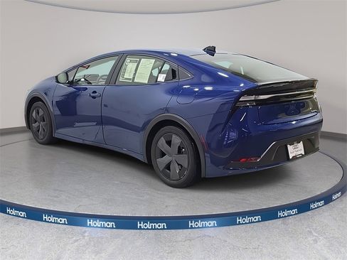 Used 2026 Toyota Prius SE image 8