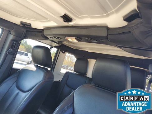 Used 2017 Jeep Wrangler Unlimited Sahara image 30