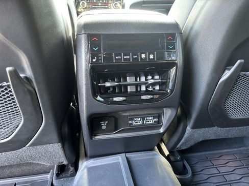 Used 2022 Jeep Grand Cherokee Summit w/ Advanced Protech Group IV AWD/4WD image 33