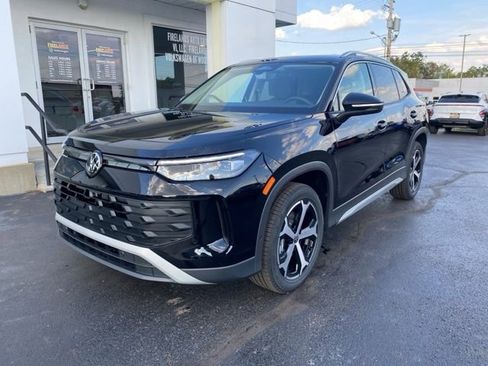 New 2025 Volkswagen Tiguan SE image 6
