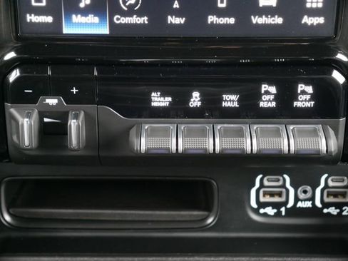 Used 2024 RAM 2500 Laramie w/ Night Edition image 24