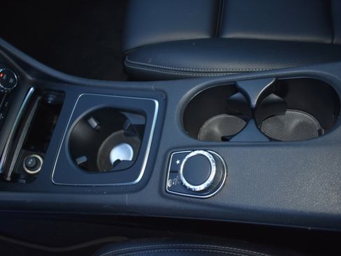 Used 2019 Mercedes-Benz GLA 250 4MATIC image 24