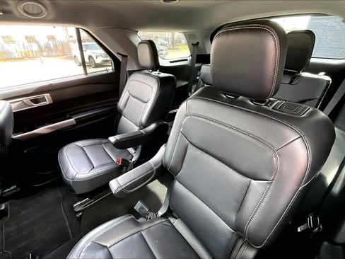 Used 2023 Ford Explorer Limited image 18