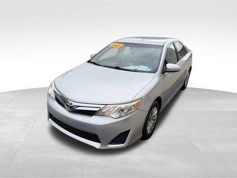 Used 2012 Toyota Camry LE FWD image 17