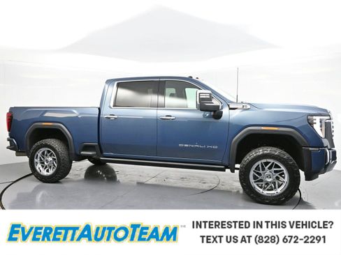 Used 2024 GMC Sierra 2500 Denali w/ Denali Reserve Package AWD/4WD image 1