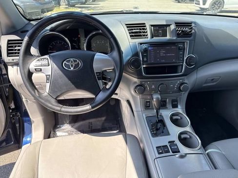 Used 2013 Toyota Highlander SE AWD/4WD image 18