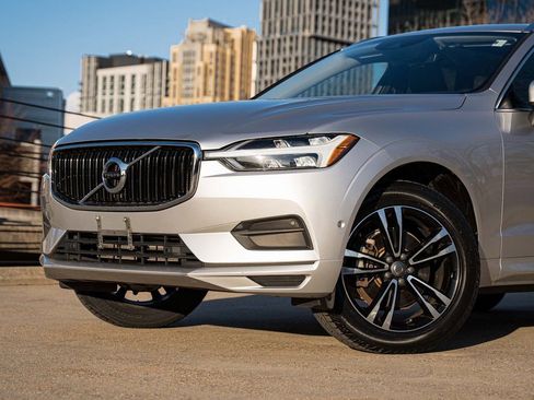 Used 2019 Volvo XC60 T5 Momentum w/ Premium Package image 2