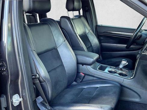 Used 2018 Jeep Grand Cherokee Altitude RWD image 9