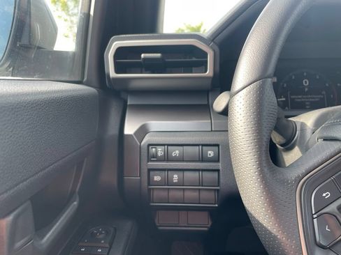 Used 2025 Toyota 4Runner SR5 AWD/4WD image 13