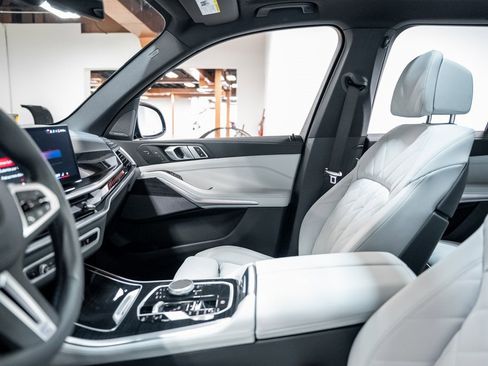 Used 2025 BMW X5 M60i w/ Climate Comfort Package image 63