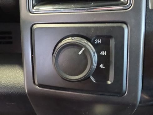 Used 2019 Ford F150 XLT w/ Equipment Group 302A Luxury AWD/4WD image 25