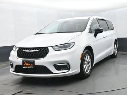 Used 2024 Chrysler Pacifica Touring-L