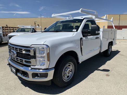 New 2025 Ford F350 XL w/ XL Chrome Package RWD image 3
