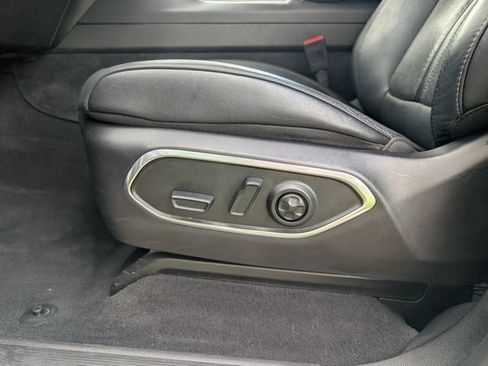 Used 2024 Jeep Wagoneer Series II w/ Flexible Seating Group RWD image 18