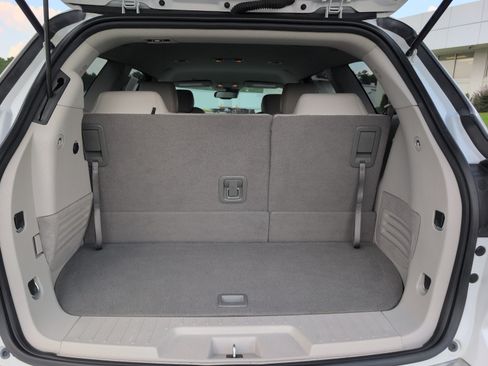 Used 2017 Buick Enclave Leather FWD image 4
