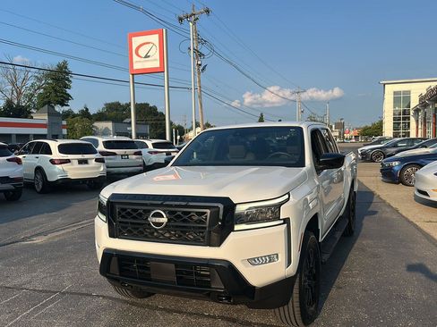 Used 2023 Nissan Frontier SV w/ Midnight Edition Package AWD/4WD image 7