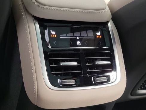 New 2026 Volvo XC90 T8 Plus w/ Protection Package Premier AWD/4WD image 16