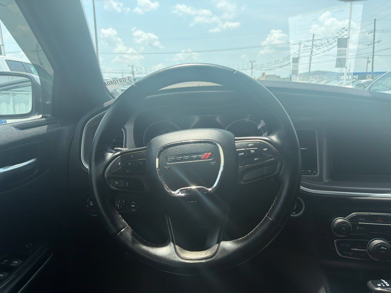 Used 2022 Dodge Charger SXT RWD image 11