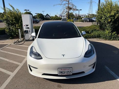 Used 2022 Tesla Model 3 RWD image 2