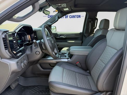 Used 2026 Chevrolet Silverado 1500 ZR2 AWD/4WD image 9