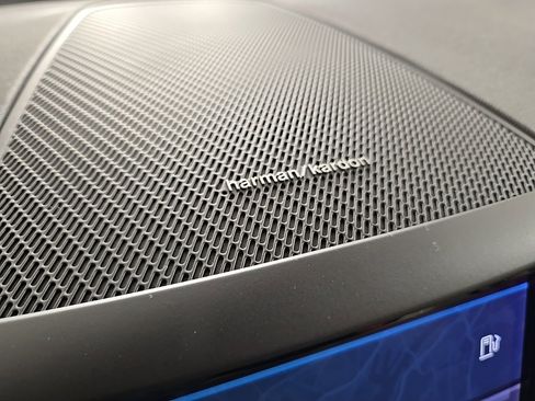 Certified 2023 Volvo XC60 B5 Plus w/ Climate Package image 24