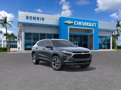 New 2026 Chevrolet Trax LT FWD image 2