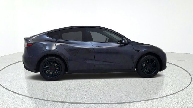 Used 2024 Tesla Model Y 2WD image 9
