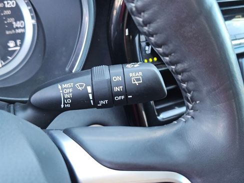 Used 2021 Toyota Highlander Limited image 16