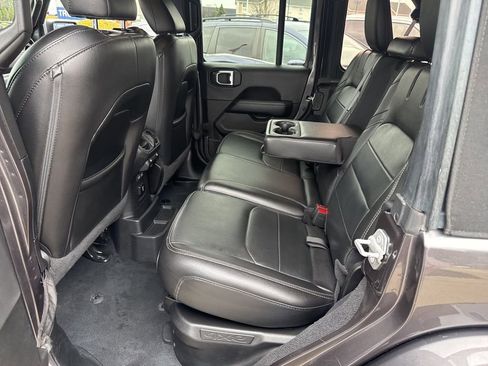 Used 2022 Jeep Wrangler Unlimited Sahara image 22
