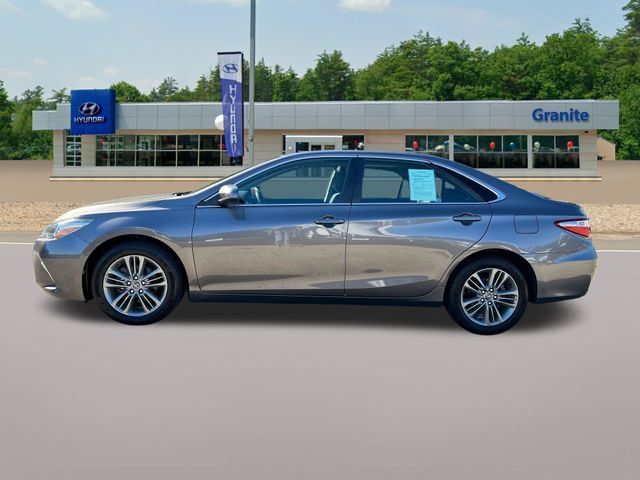 Used 2017 Toyota Camry SE w/ Moonroof Package FWD image 9