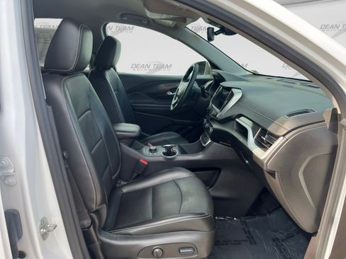 Used 2024 GMC Terrain SLT AWD/4WD image 17