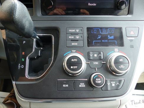 Used 2017 Toyota Sienna LE FWD image 63