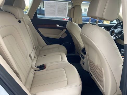 Used 2023 Audi Q5 2.0T Premium w/ Convenience Package image 16