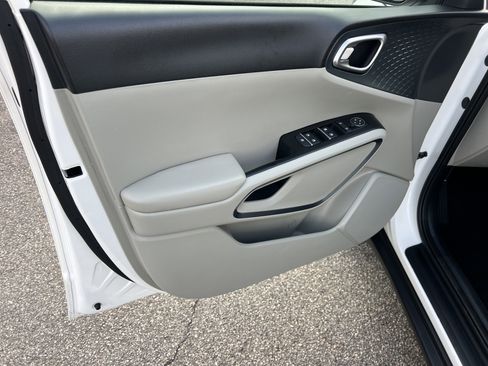 Used 2022 Kia Soul S image 10