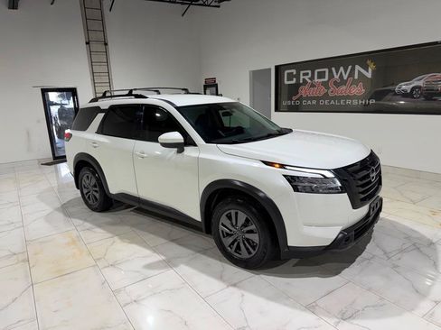 Used 2022 Nissan Pathfinder SV FWD image 3