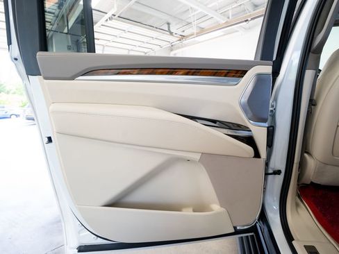 Used 2025 Cadillac Escalade ESV Sport Platinum w/ LPO, ONYX Package RWD image 46