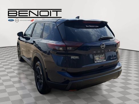 Used 2024 Nissan Rogue SV AWD/4WD image 3