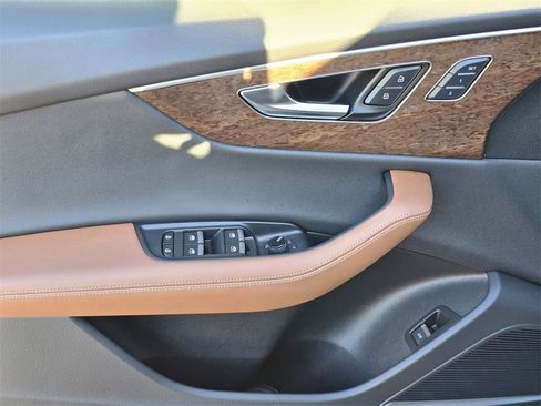 Used 2024 Audi Q8 Premium Plus w/ Premium Plus Package image 17